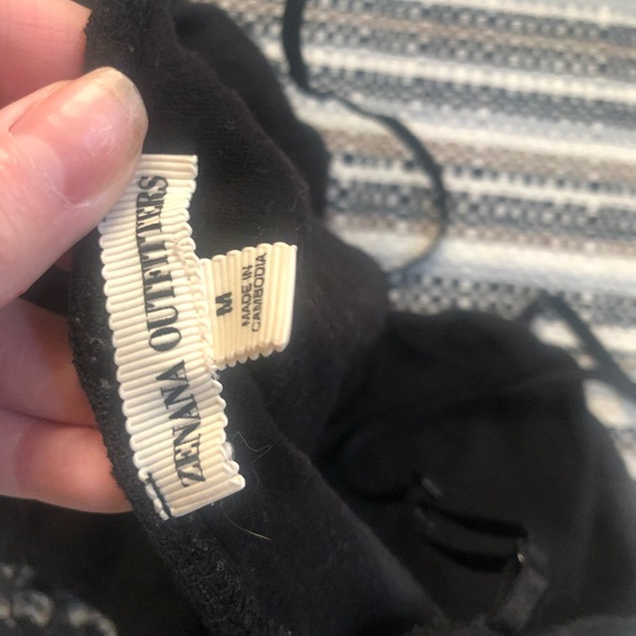 Victoria’s Secret 32D bra in Perfect Shape Design plus an extra bralette - Picture 9 of 11